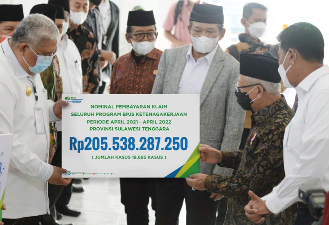 Wapres Serahkan Manfaat Program dan Beasiswa BPJS Ketenagakerjaan Kepada Keluarga Pekerja