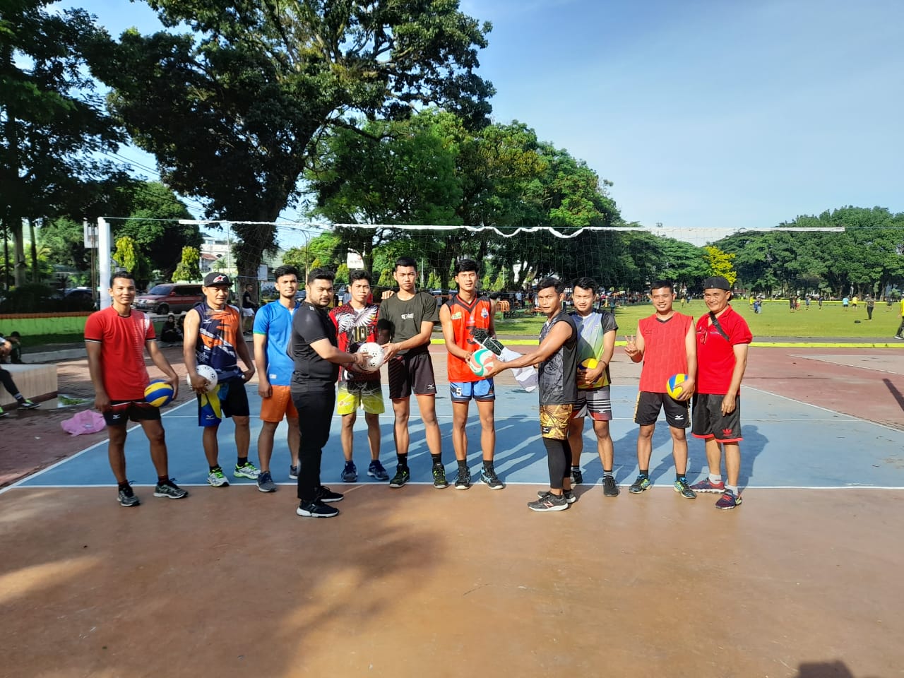 SMSI Binjai-Langkat Kembali Berikan Bantuan Alat Olahraga Kepada Atlet