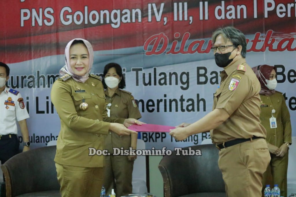 Bupati Winarti Silaturahmi Dengan Tenaga Honorer Dan 268 PNS Yang Menerima Kenaikan Pangkat Periode April 2022