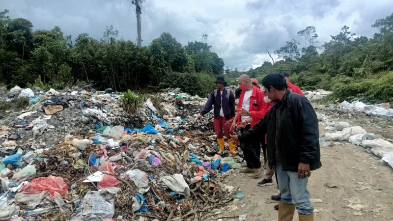 Warga Samosir Keluhkan Bau Busuk Dari TPA
