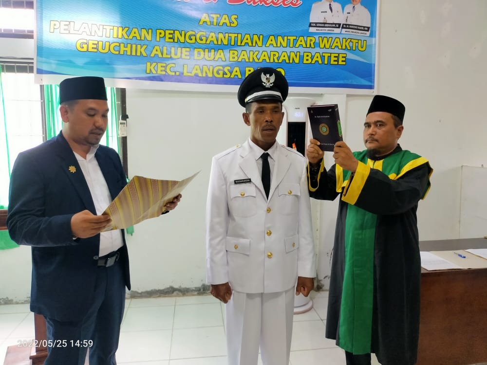 Camat Langsa Baro Lantik Badaruddin Geuchik PAW