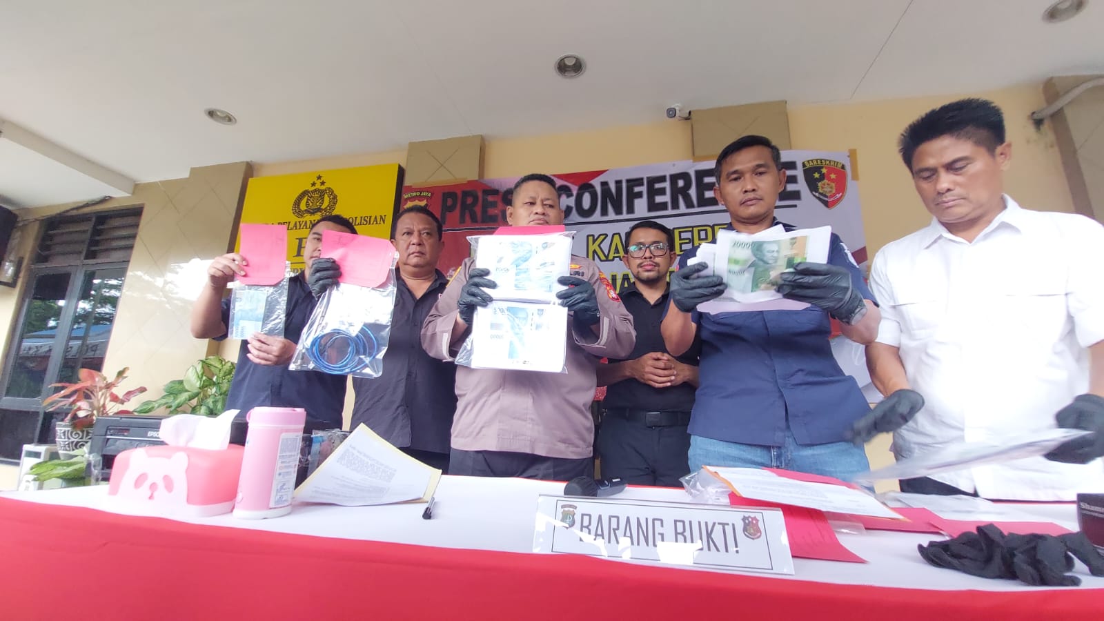 Pasutri Pengedar Uang Palsu Diamankan Polisi