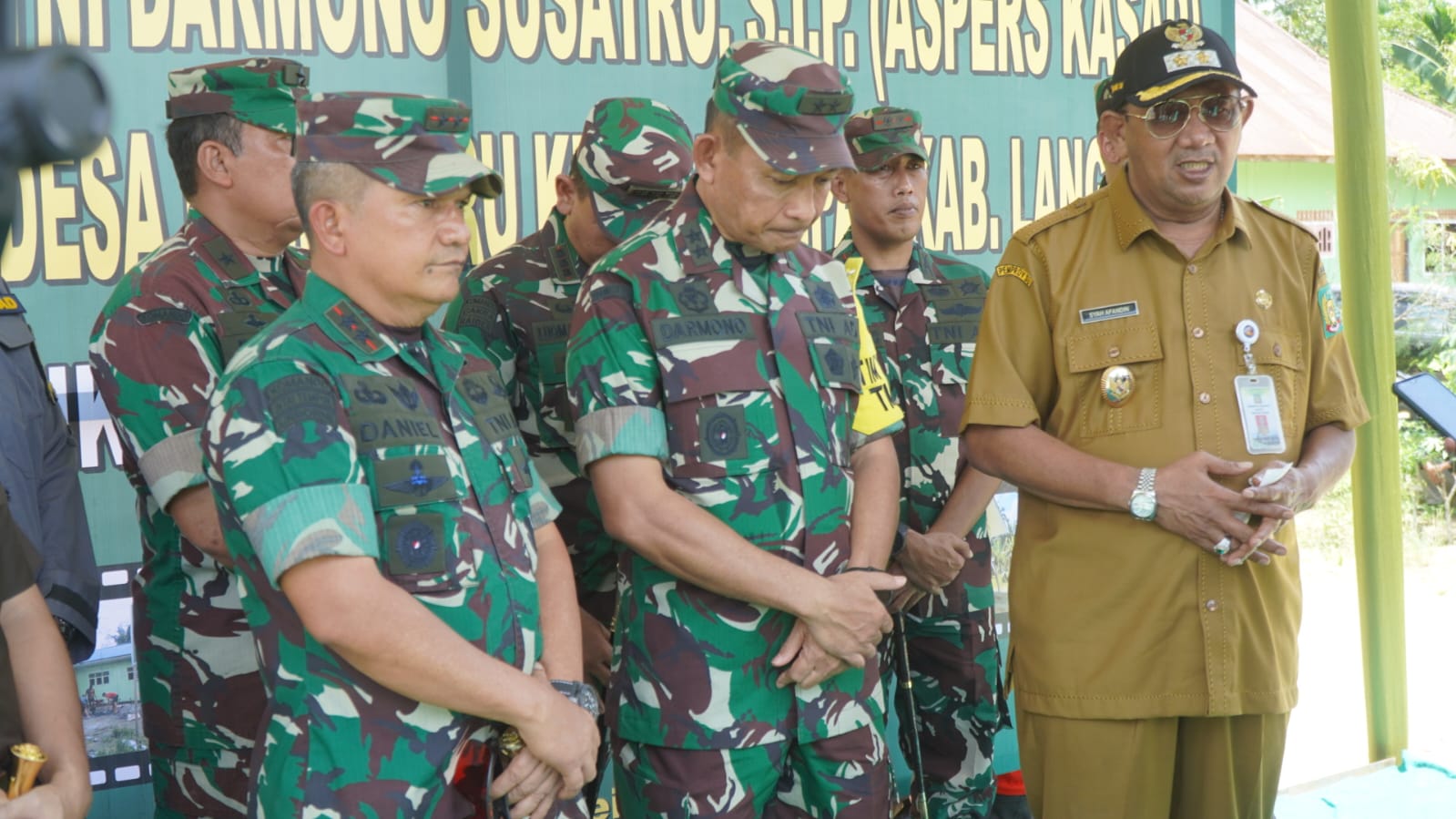Plt Bupati Langkat H. Syah Afandin S.H Bantu Pembangunan Masjid Saat Tinjau Pembangunan Jalan TMMD ke 113