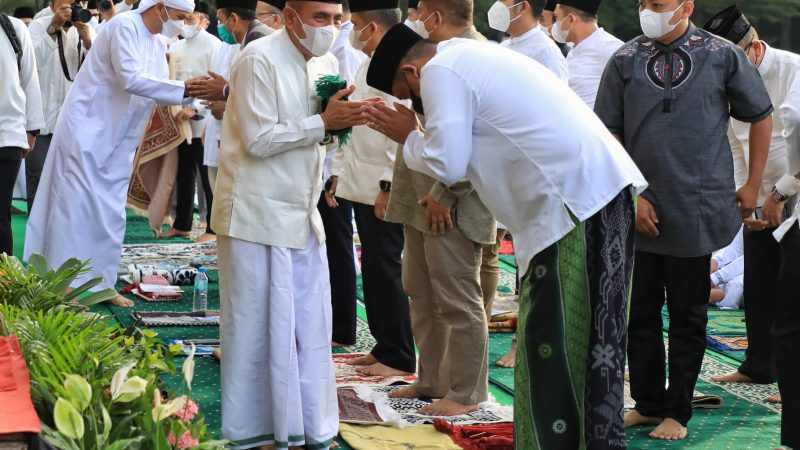 Bobby Nasution Shalat Idul Fitri Di Lapangan Merdeka, Momentum Hari Kemenangan Diharapkan Menjadikan Diri kembali Fitri