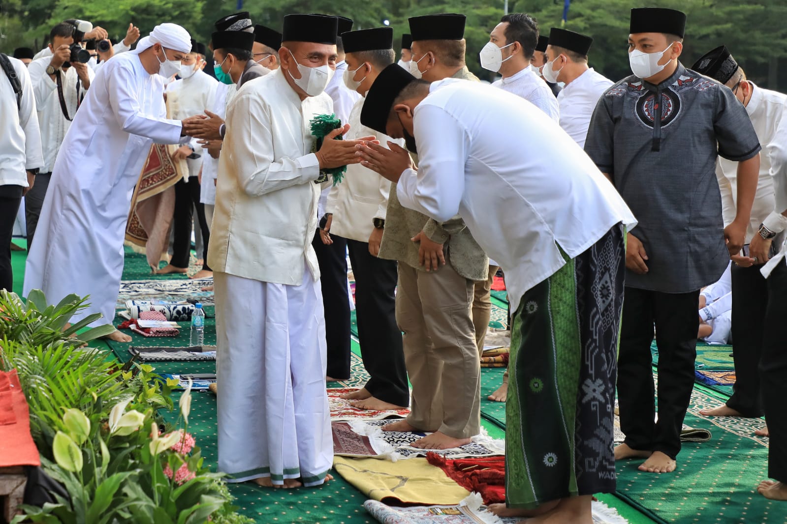 Bobby Nasution Shalat Idul Fitri Di Lapangan Merdeka, Momentum Hari Kemenangan Diharapkan Menjadikan Diri kembali Fitri