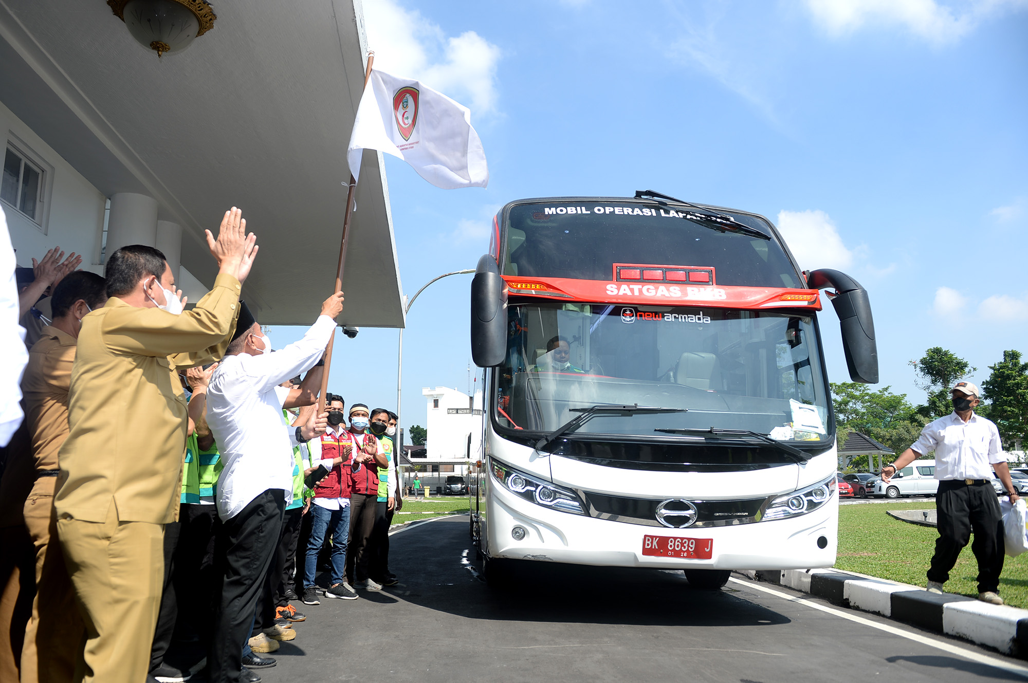 Gubernur Sumut Lepas Keberangkatan Bus Bakti Kesehatan Bermartabat,  Lanjutkan Program Layanan Keliling untuk Rakyat