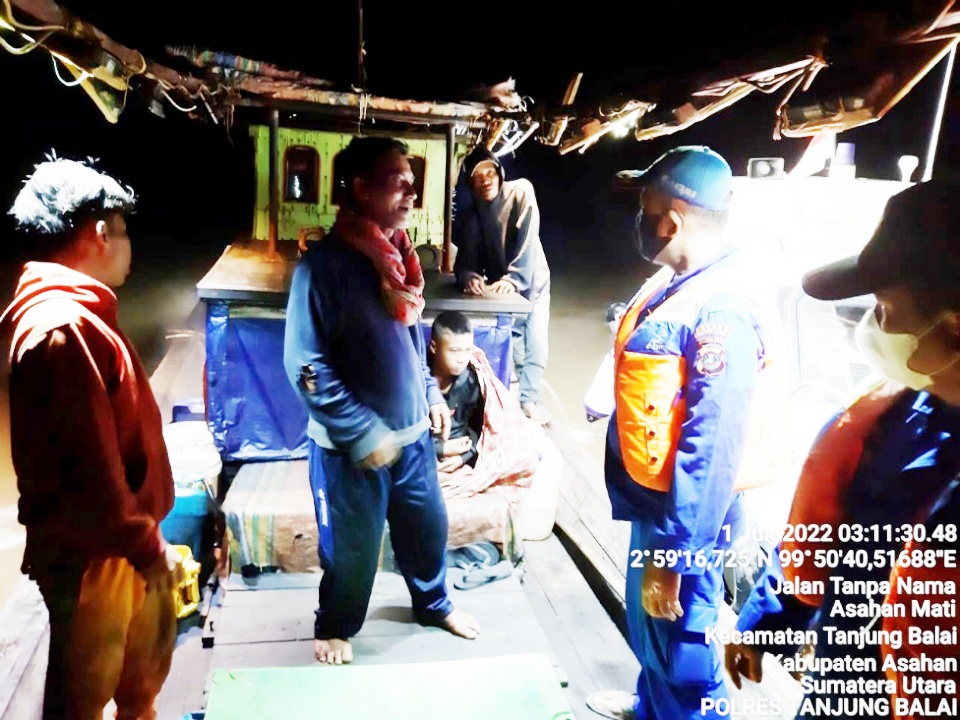 Satpolair Polres Tanjungbalai Periksa Kapal Keluar Masuk Melalui Perairan