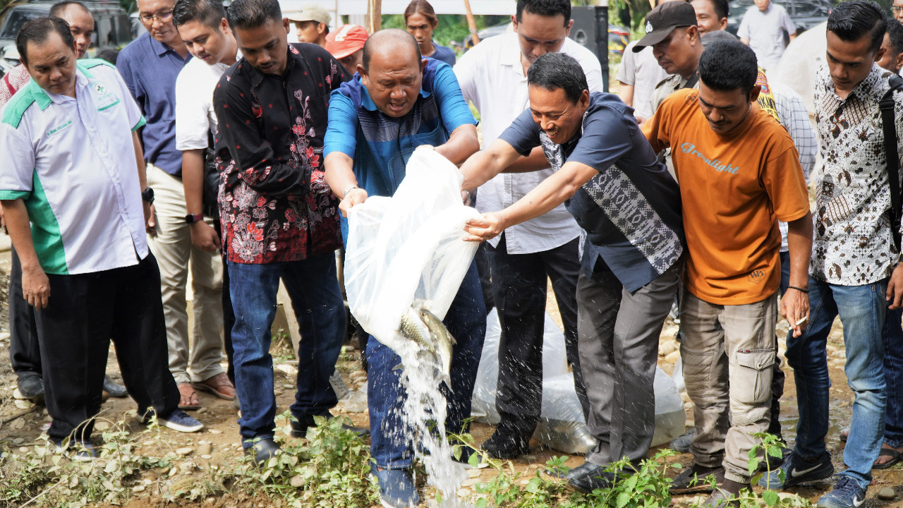 Plt Bupati Langkat H. Syah Afandin S.H Resmikan “Rumah Aspirasi” disambut Antusias oleh warga