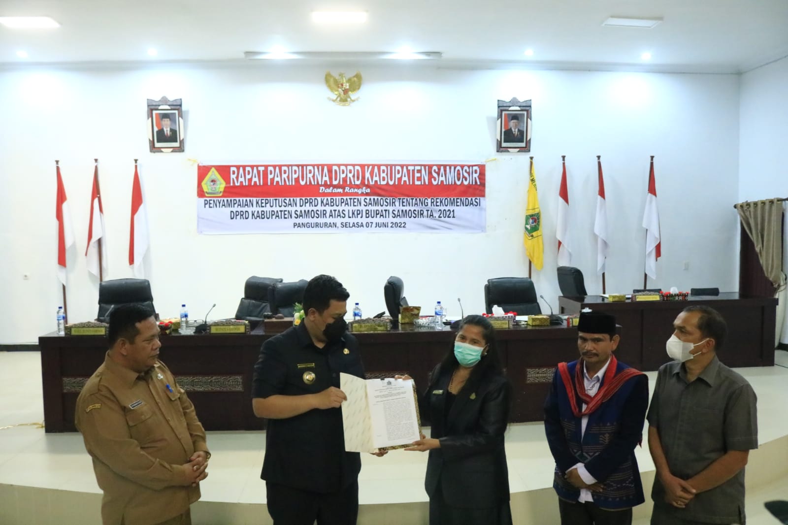 Bupati Samosir Rapat Paripurna Pengambilan Keputusan dan Penyampaian Keputusan DPRD