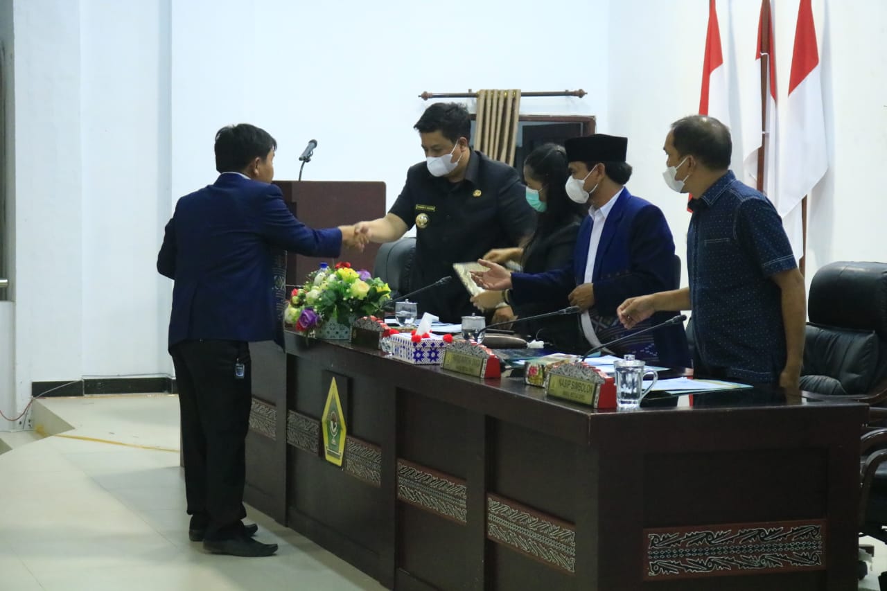 DPRD Samosir Sahkan 4 Ranperda Menjadi Perda