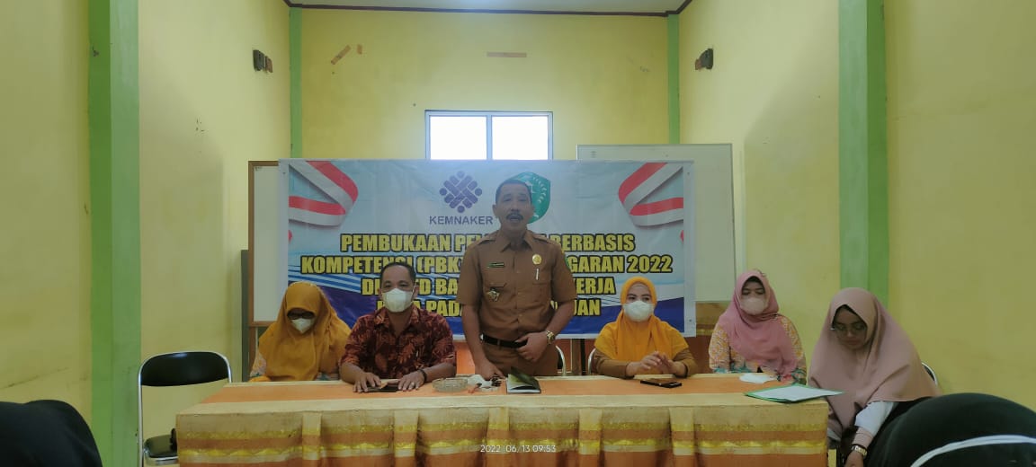 Kadis Disnaker Kota P. Sidempuan Membuka Resmi Pelatihan Berbasis Kompetensi