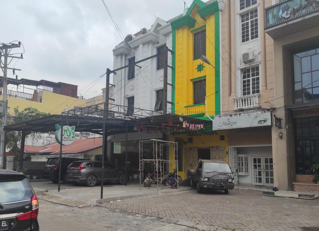 Warga Ruko Airlangga City Point Minta Pemko Medan Bongkar Kanopi Milik Restoran Medan Vegetarian