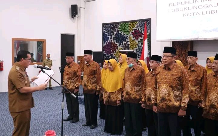 H SN Prana Putra Sohe Kukuhkan Kepengurusan PWRI Kota Lubuklinggau  Masa Bakti 2021-2026