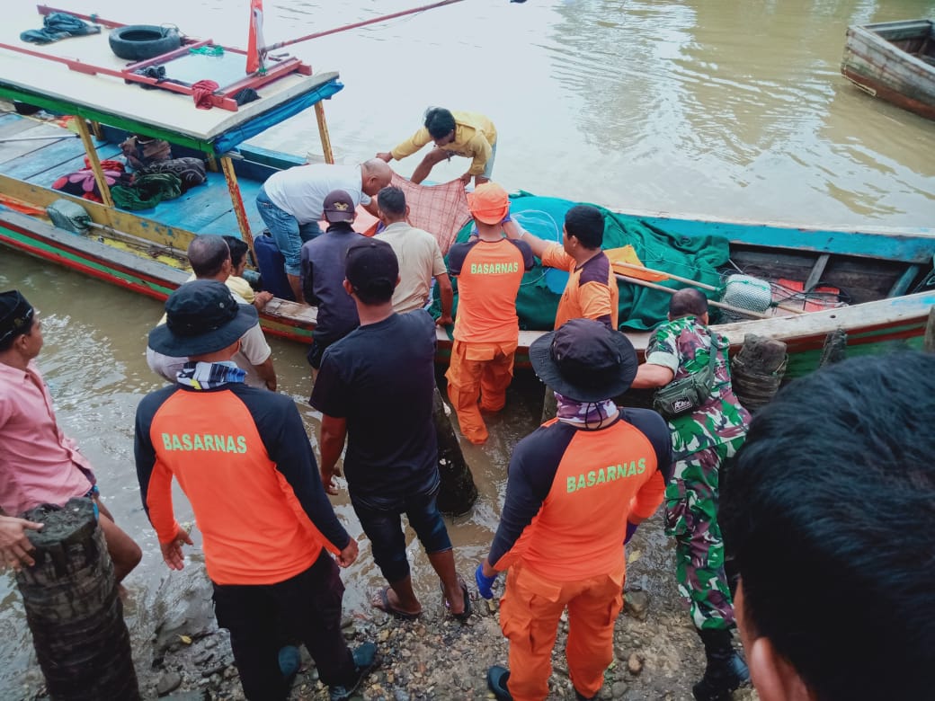 Serka Anwar Fuadi, Bantu Evakuasi Nelayan Terjatuh Saat Menebar Jala di Laut Ujung Perleng