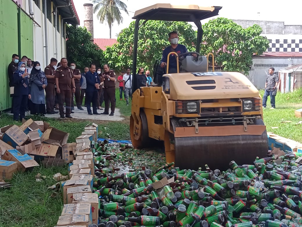 Belasan Ribu Barang Bukti Jamu Ilegal Dimusnahkan