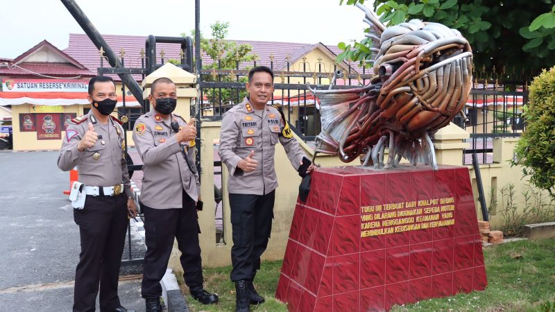 Polres Tanjung Balai Tampilkan Karya Seni Tugu Knalpot Brong