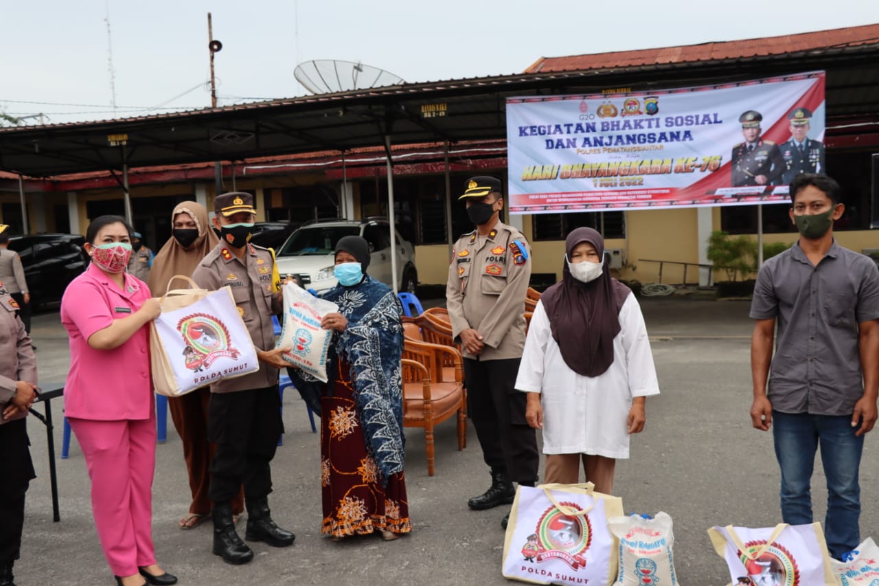Dalam Rangka HUT Bhayangkara Ke-76 Tahun 2022, Polres Pematangsiantar Laksanakan Bhaksos dan Bansos