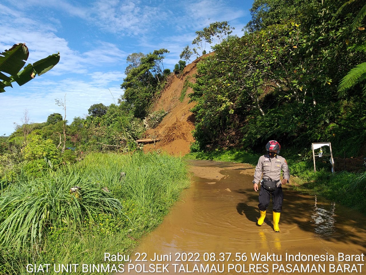 Satu Orang Meninggal Tertimpa Lonsor , Jenazah Telah Sampai Di Rumah Duka