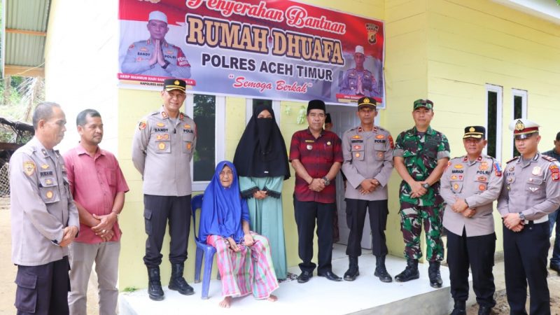 Kapolres Aceh Timur Serahkan Rumah Bantuan untuk Dhuafa