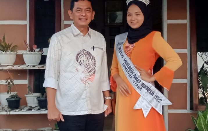 Azmi Yuli Sitorus Suport Laela Untuk Menang di Ajang Puteri Muslimah Award Indonesia 2022 Tingkat Nasional