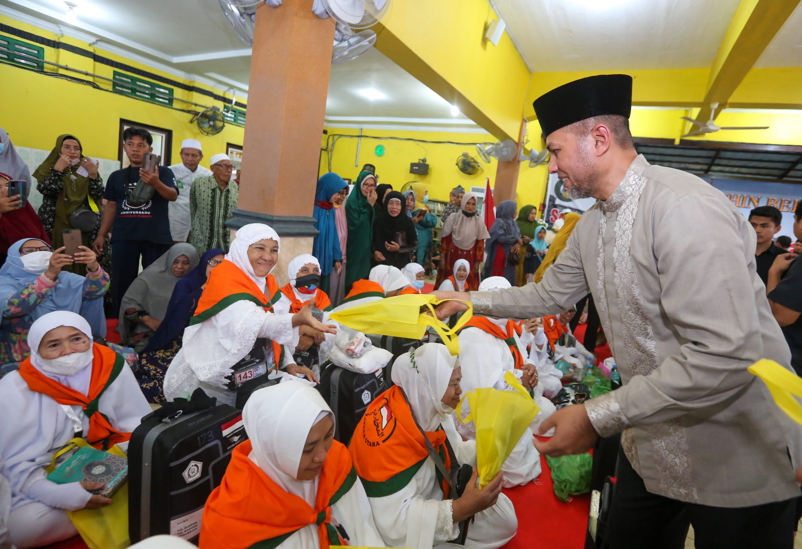 Lepas Keberangkatan Calon Jemaah Haji KBIHU Al Mukhlisin, Wagub Musa Rajekshah Ingatkan Soal Sabar