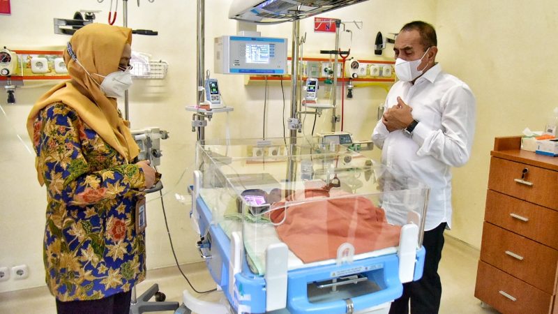 Jenguk Bayi Kembar Siam asal Asahan, Gubernur Edy Rahmayadi Jamin Biaya Perobatan si Kembar Ratih dan Ririn