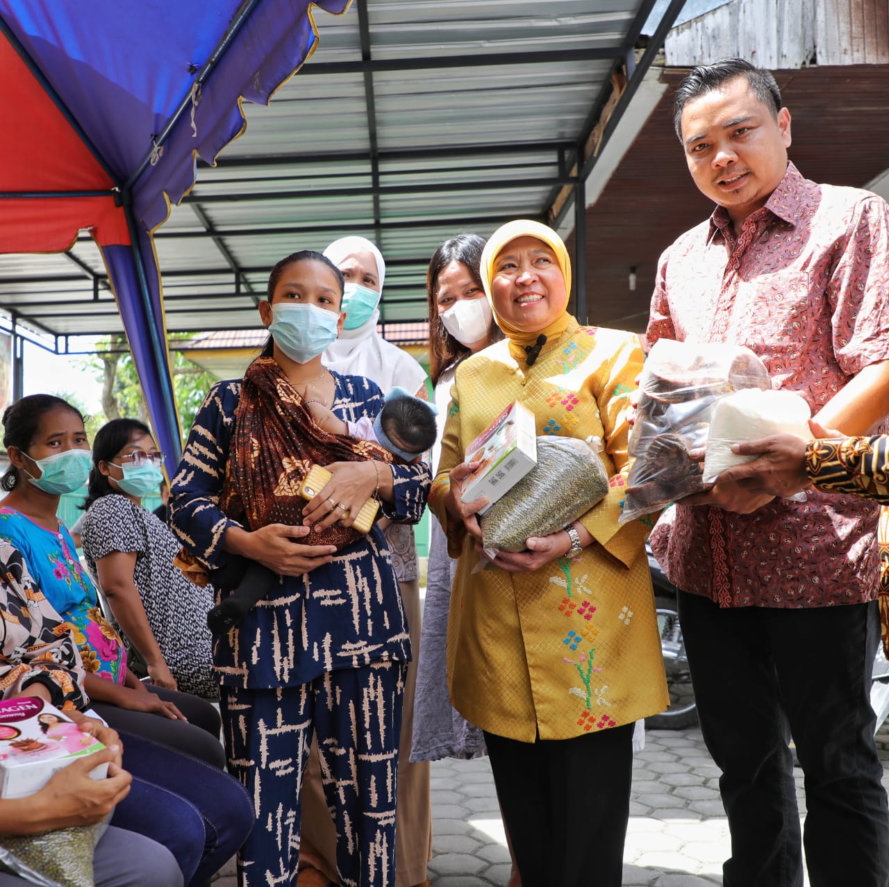 Hindari Rawan Pangan dan Cegah Stunting, Bobby Nasution Beri Makanan Tambahan Untuk Ibu Hamil dan Ibu Menyusui