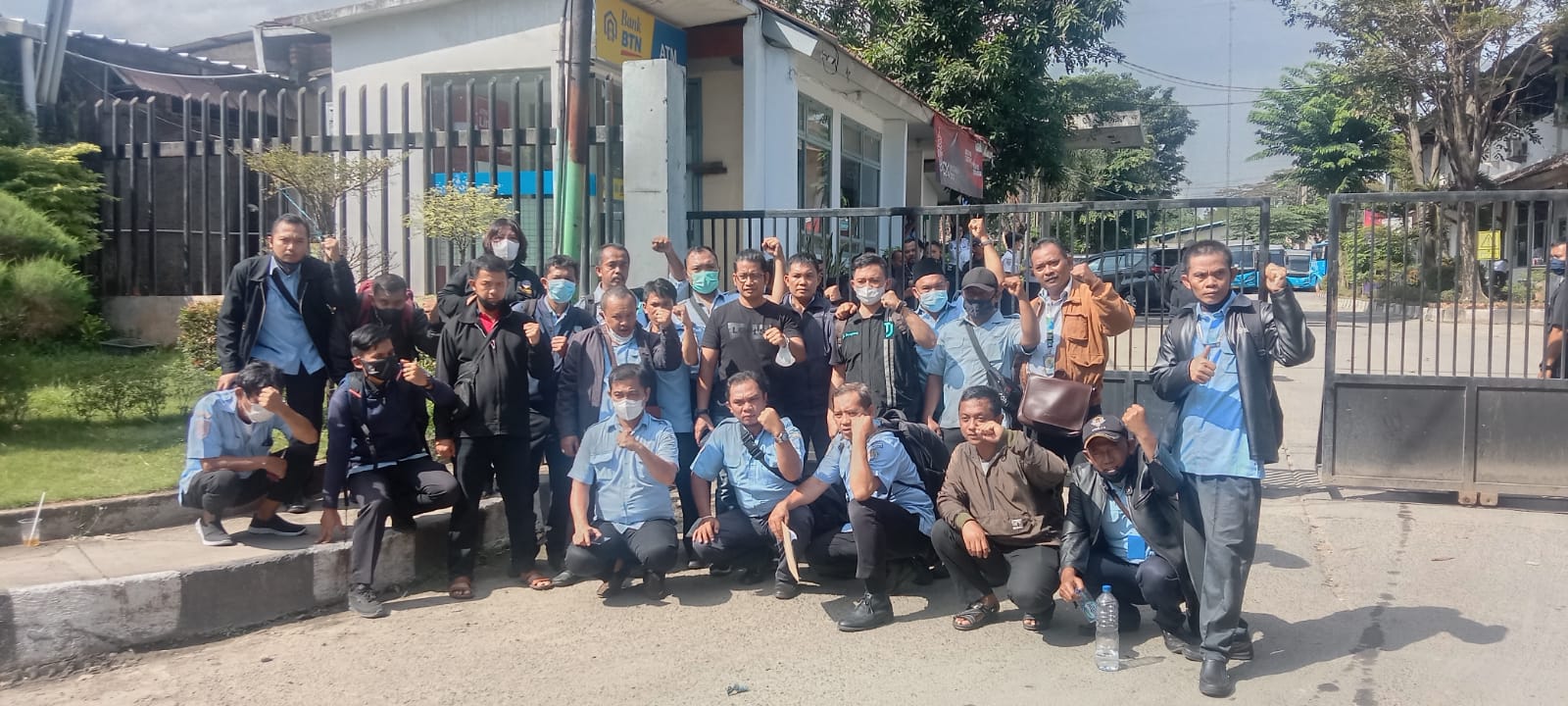 Puluhan Pramudi PPD Gelar Rapat Anggota Didepan Kantor PPD