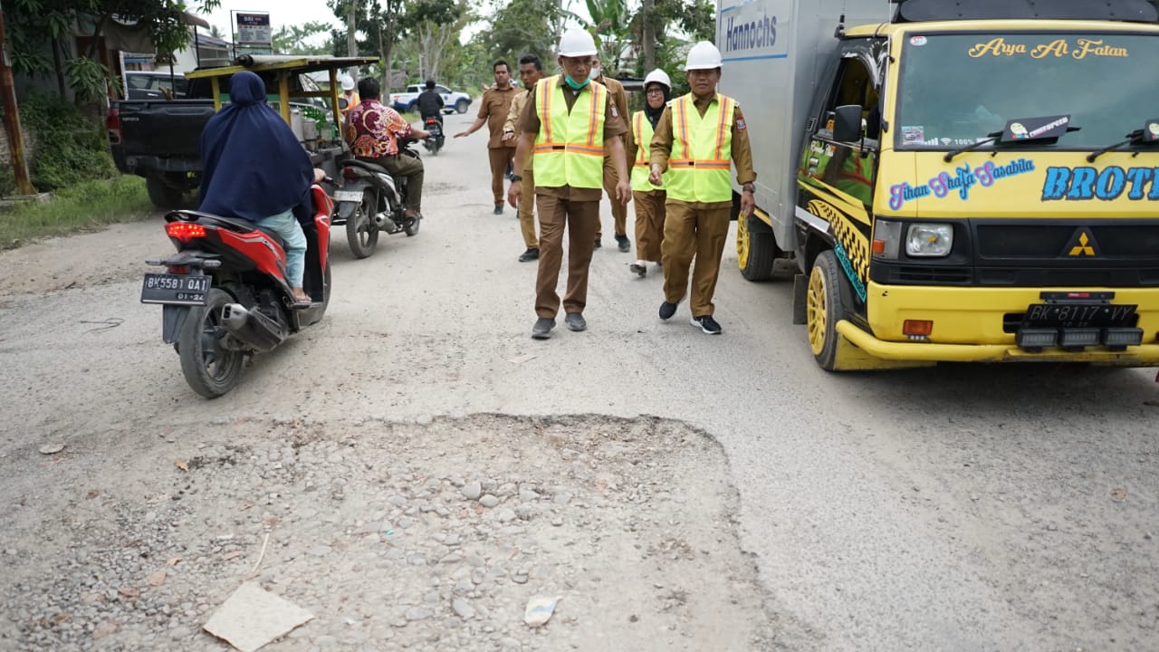 Walikota Tanjungbalai Jalan Rusak Yang Berlobang Lakukan Perbaikan