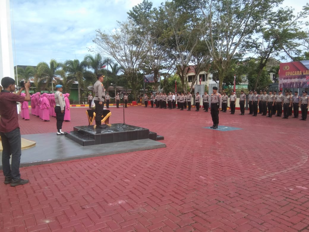 31 Personil di Guyur, Usai Upacara Korp Raport Kenaikan Pangkat Personel Polres Aceh Barat