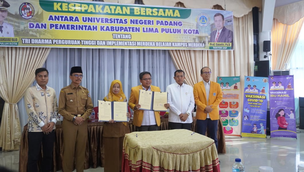 Rektor UNP dan Bupati Safaruddin Teken MoU Tingkatkan Kapasitas SDM
