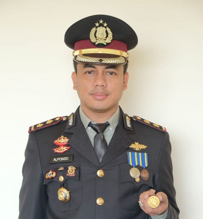 Dua Warga Inhu Terima Reward dari Kapolda Riau
