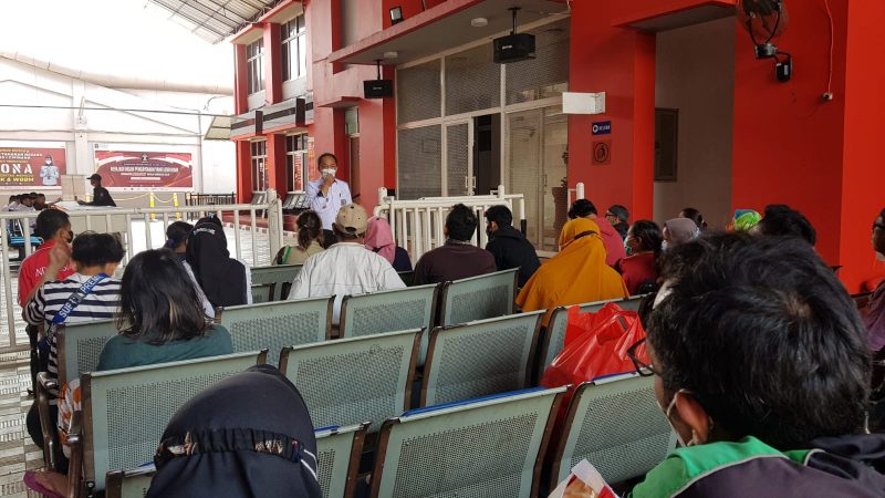 Jelang Kunjungan Tatap Muka, Rutan Cipinang Kanwil Kumham DKI Jakarta Berikan Sosialisasi Tentang Penyesuaian Mekanisme Layanan Kunjungan Secara Tatap Muka Kepada Masyarakat