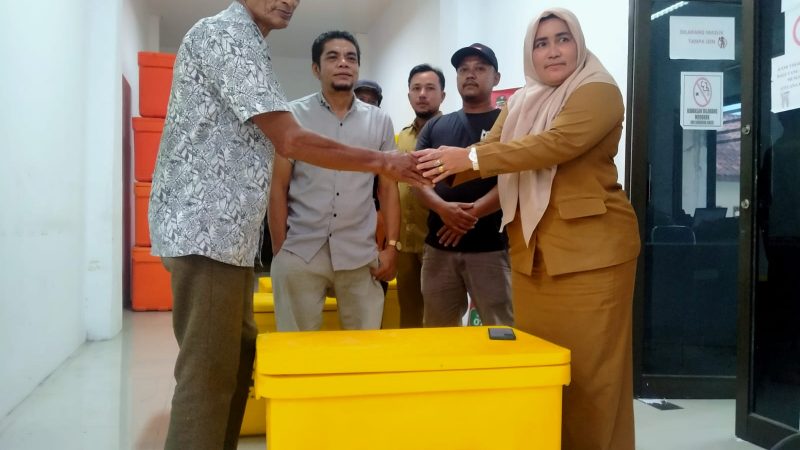 Dinas Kelautan Bantu Coolbok atau Fiber Untuk Pedagang Ikan