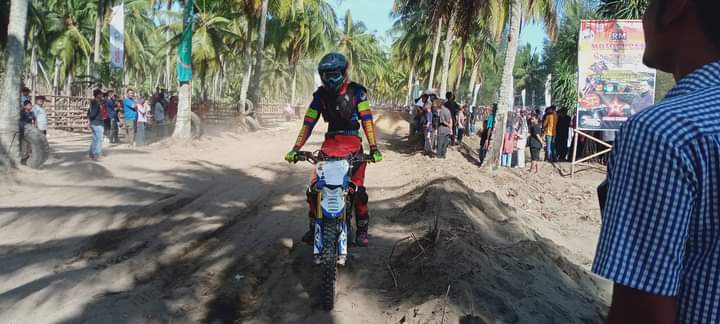 Motorcros Ditutup, M.Fauzi Peserta Asal Medan Raih Juara