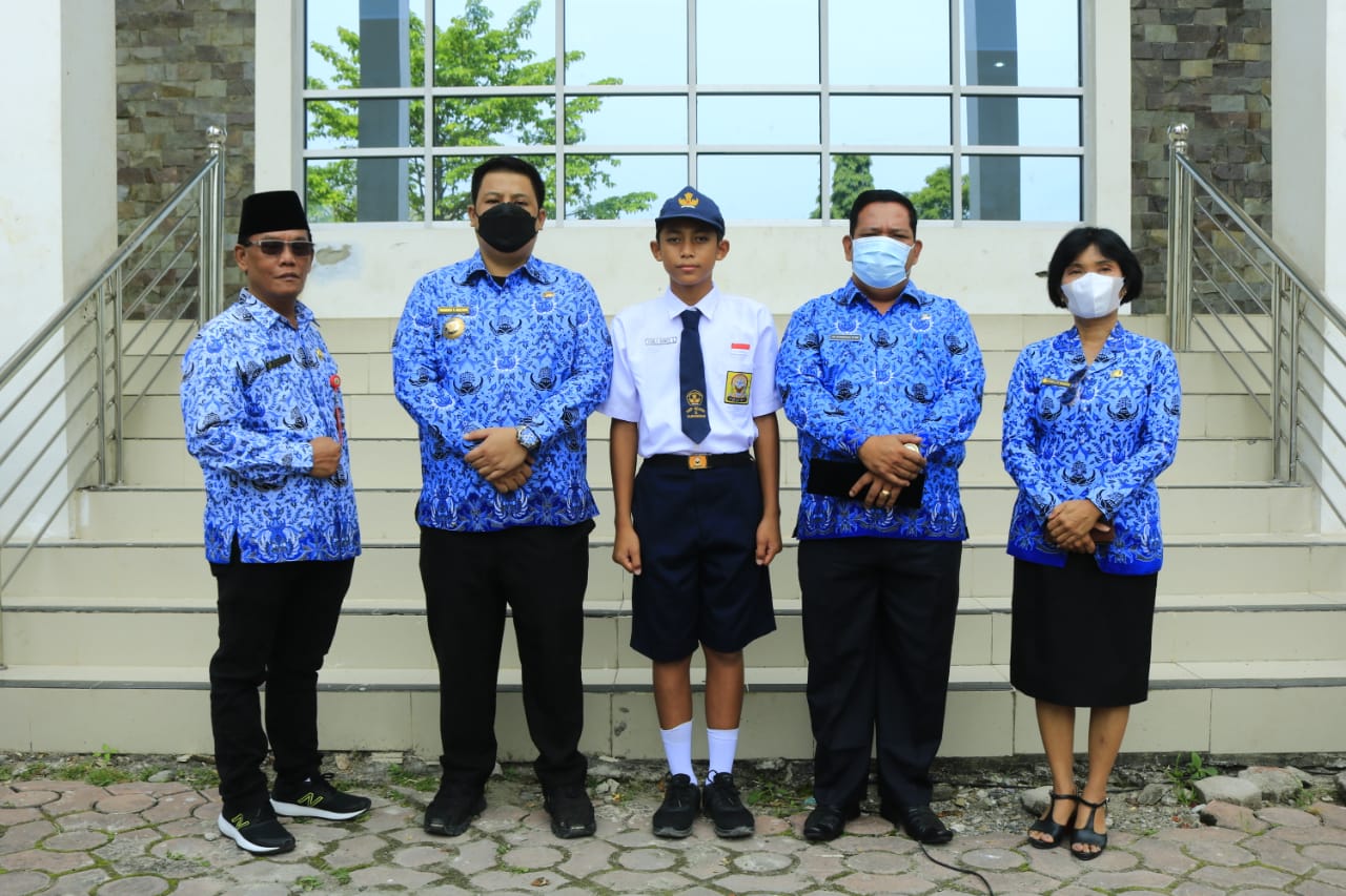 Bupati Samosir, Berikan Hadiah Pemenang Lomba Menulis Surat Kapolri