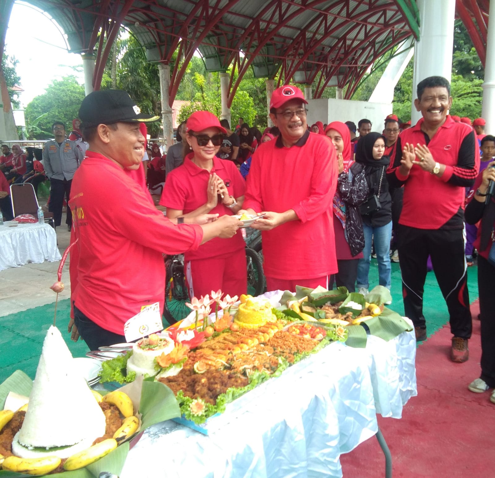 Djarot Saiful Hidayat DPR RI Bantu Nelayan 1000 Sembako Di Tanjung Balai