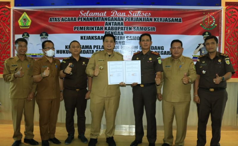 Pemkab dan Kejari Samosir Teken Perjanjian Kerja Sama Bidang Hukum Perdata dan TUN