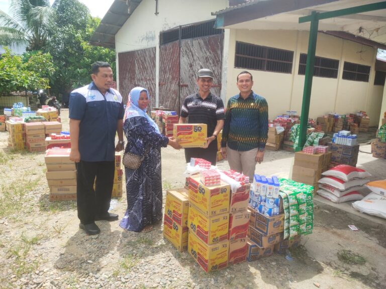 Syamsuri Serahkan Bantuan Usaha Ekonomi Produktif Bagi Pedagang Kecil