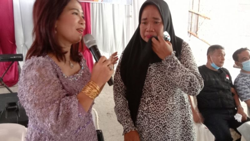 Sembari Berlinang Air Mata Siti Aminah Ucapkan Terimakasih Kepada Duma Hutagalung SKHU Anaknya Sudah Diterima
