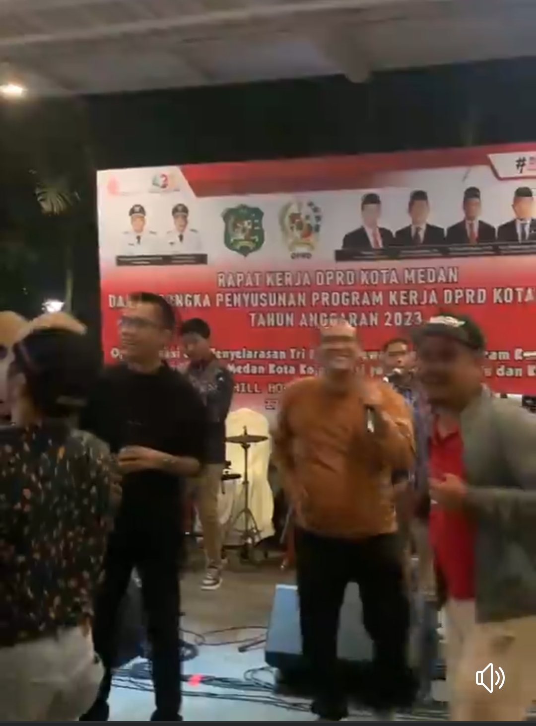 Bawakan Lagu ‘Lancang Kuning’ Antonius Tumanggor Bergoyang Bersama Seluruh Peserta Raker Diacara Rakerda Kota Medan Tahun 2022
