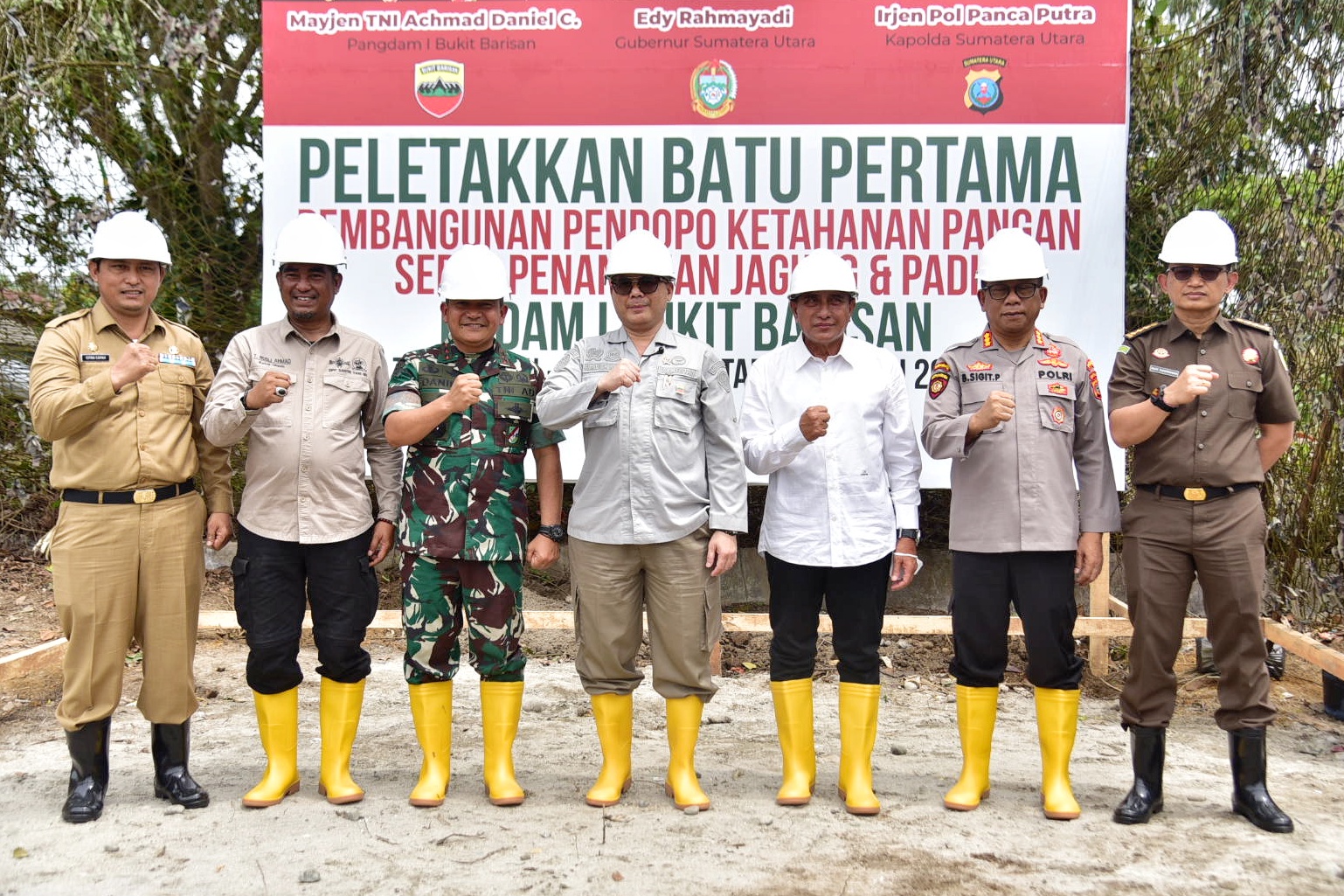 Tanam Jagung Bersama Wamen Pertanian, Edy Rahmayadi Sebut Kolaborasi Penting Wujudkan Kedaulatan Pangan