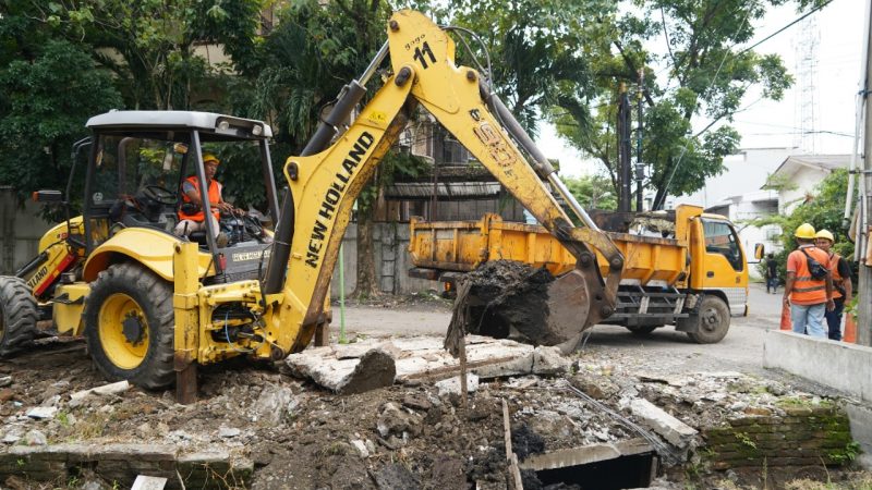 Dinas PU Medan Gelar Gotong Royong di Jalan Perpustakaan, Kolam Ikan dan Bangunan di Drainase Ditertibkan