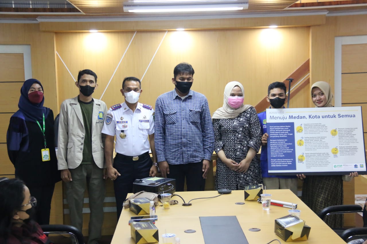 Pemko Medan Menerima Dokumen Rekomendasi dan Konsensus Mobilitas Inklusif Kota Medan Dari ITDP Indonesia
