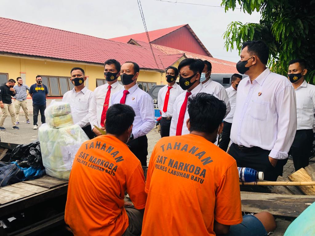 Kasat Narkoba Berhasil Menetap Tersangka Memilik Sabu Berat Bruto 25 Kg