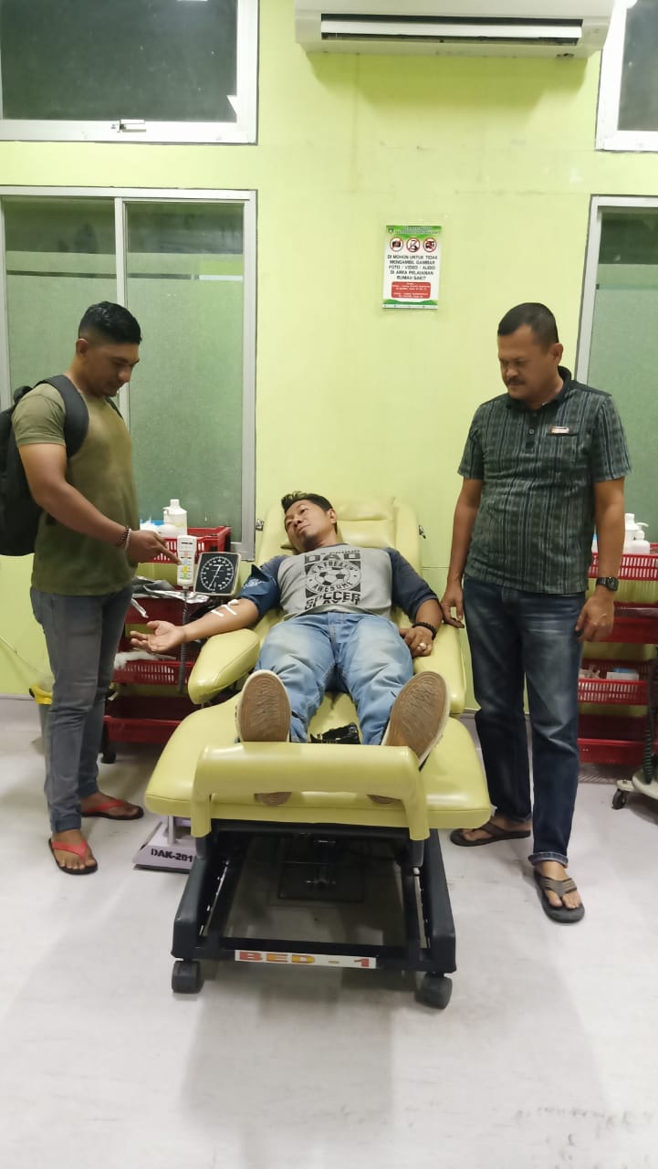 Ketua DPD RKCA Aceh Barat Dampingi Anggota Donor Darah Untuk Warga