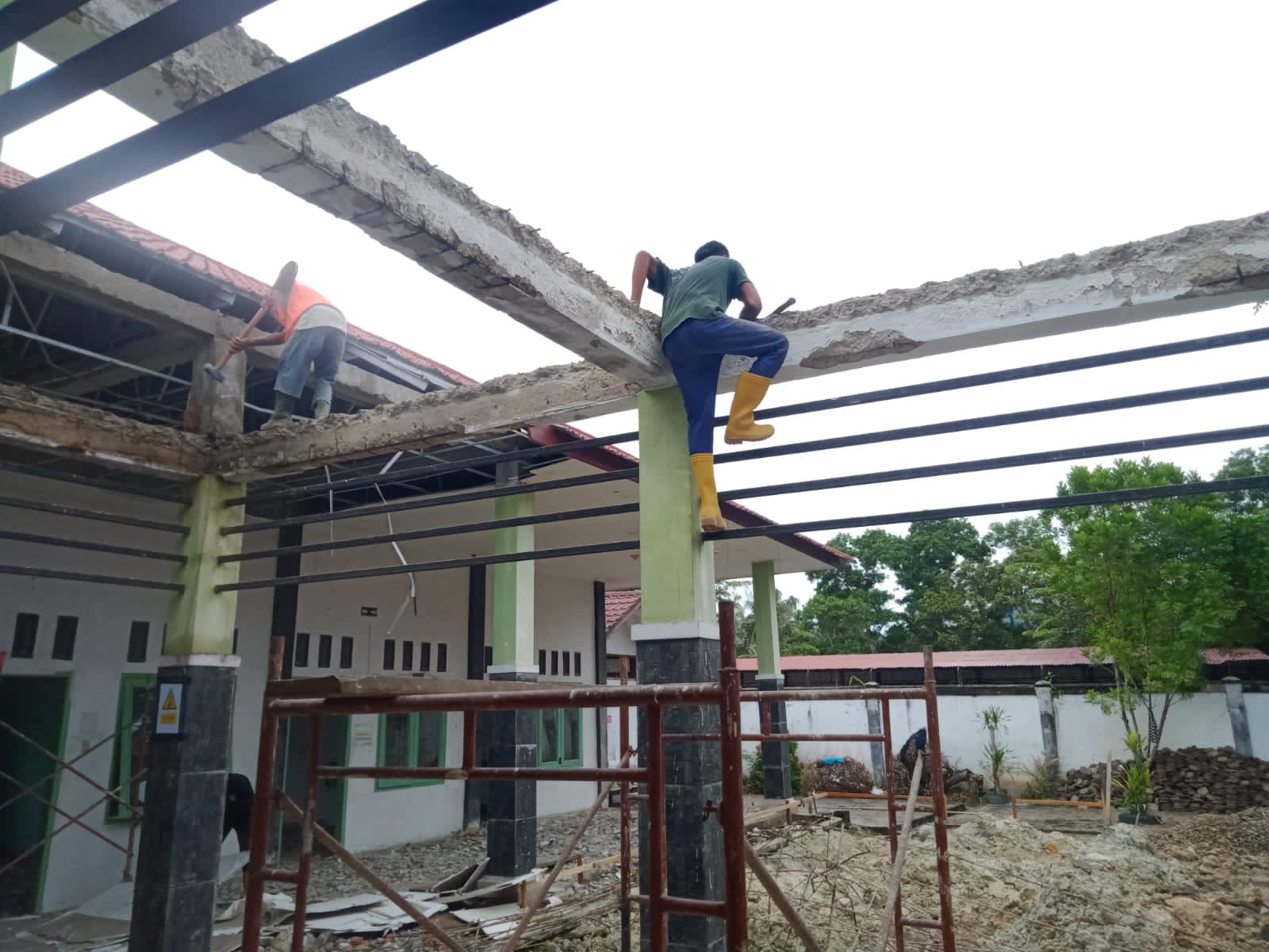 Kurang Pengawas, Proyek Renovasi Puskesmas Langsa Lama Abaikan K3