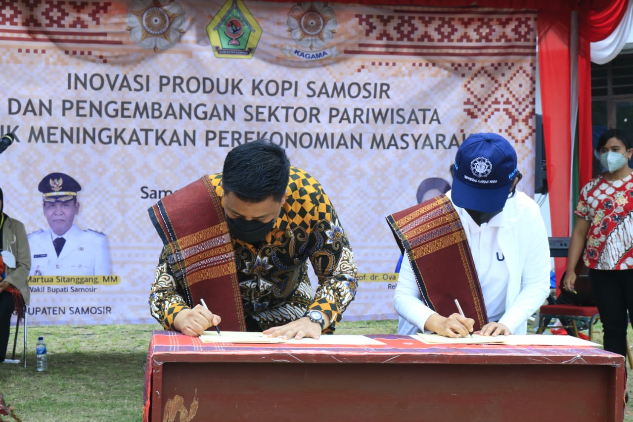 Bupati Samosir Bersama Rektor UGM MoU Nota Kesepahaman