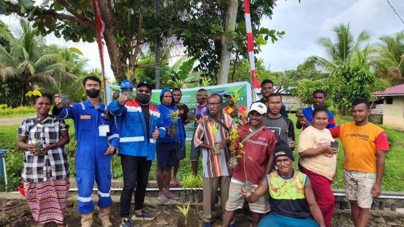 Adaptasi Tujuan SDGs dan Sambut Hari Kemerdekaan, Kilang Kasim Tanam 10.000 Bibit Mangrove dan Tanaman Hutan Darat dan Buah di Kampung Klayas dan Sekitarnya