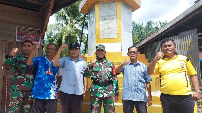 Sambut HUT RI ke-77, Muspika Rundeng Gotong Royong Bersama Masyarakat Cat Tugu Rundeng